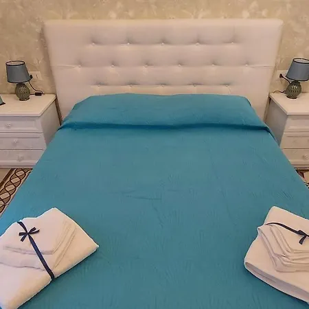 לינה וארוחת בוקר Essential Guest